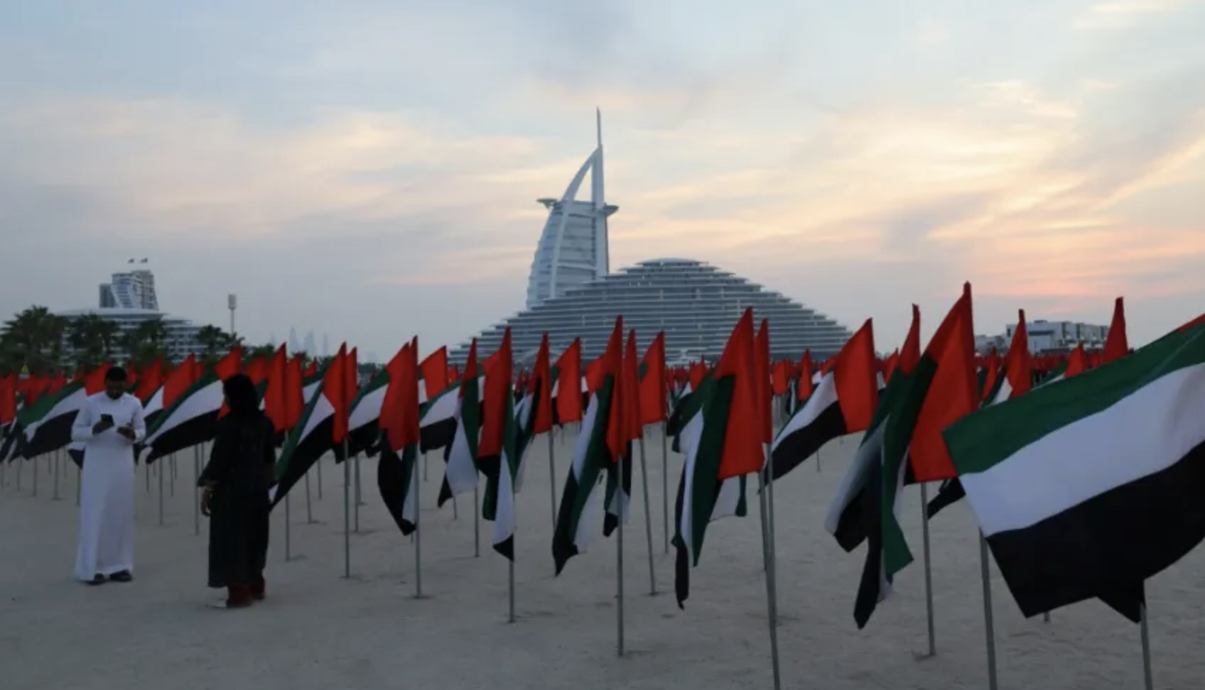 دبي تمنح الإقامة الذهبية لأكثر من 200 مدرس وتربوي بمناسبة اليوم العالمي للمعلم