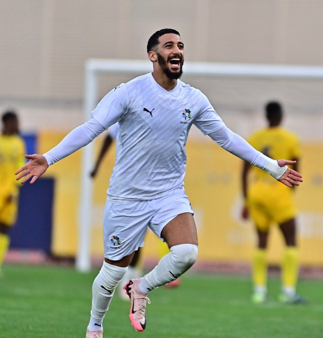 لاعب نيوم السعودي يواجه عقوبة السجن (صور)