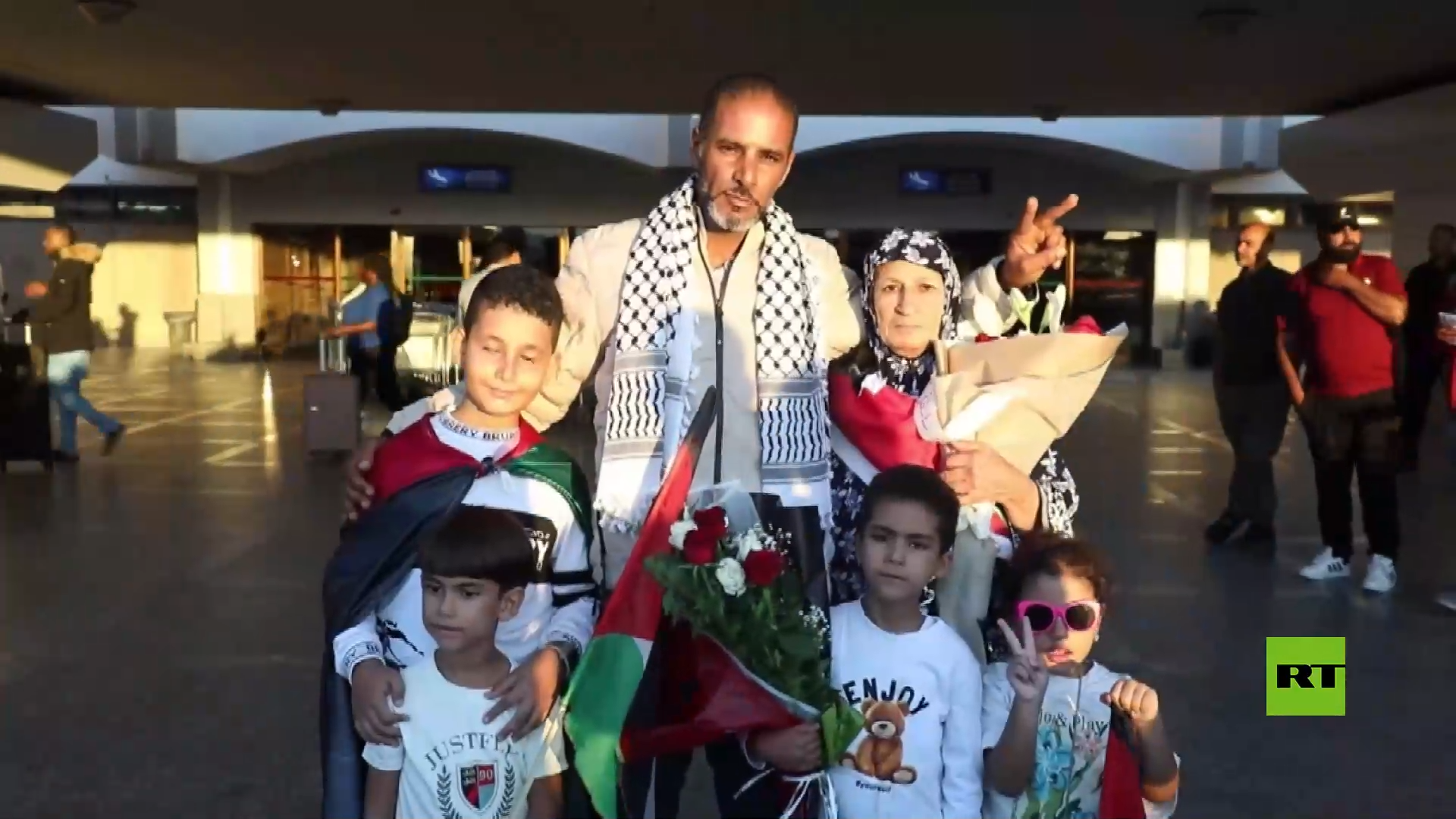 تونس.. استقبال حافل للمشاركين في أسطول الصمود داخل مطار قرطاج بعد ترحيلهم من إسرائيل