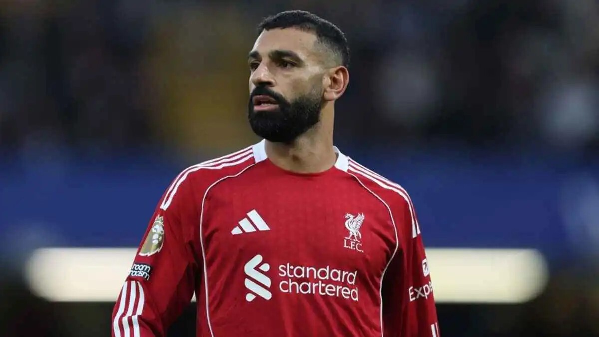"كف عن تقليد ميسي!".. نجم إنجلترا السابق يشن هجوما حادا على محمد صلاح (فيديو)