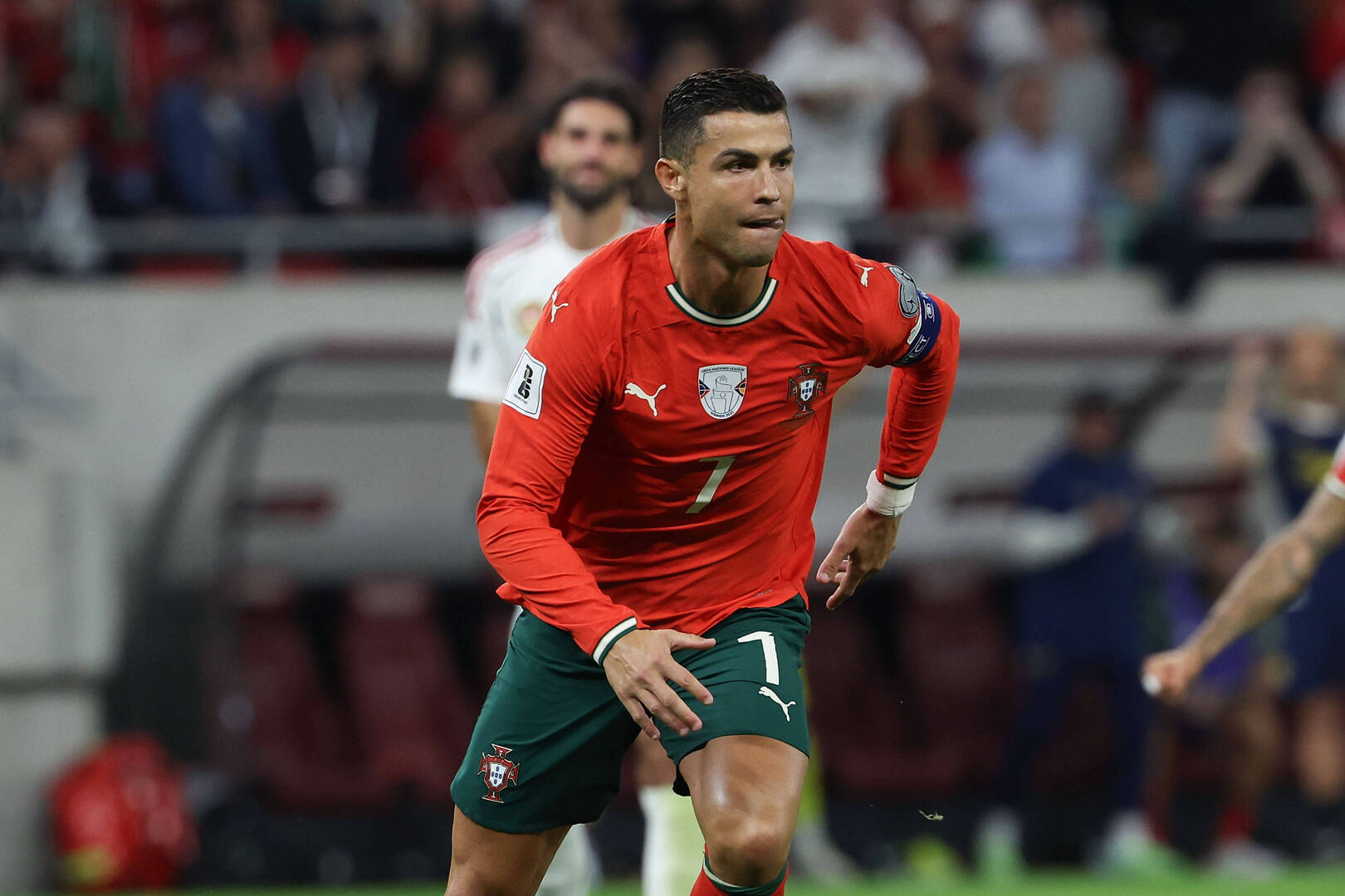 رونالدو ينال جائزة استثنائية من الاتحاد البرتغالي ويتحدث عن الاعتزال