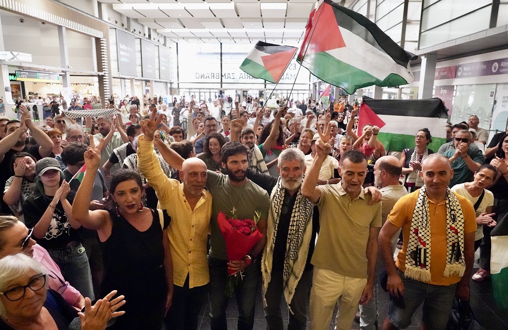 نائب بولندي شارك في "أسطول الصمود" يتهم إسرائيل بسوء معاملة النشطاء