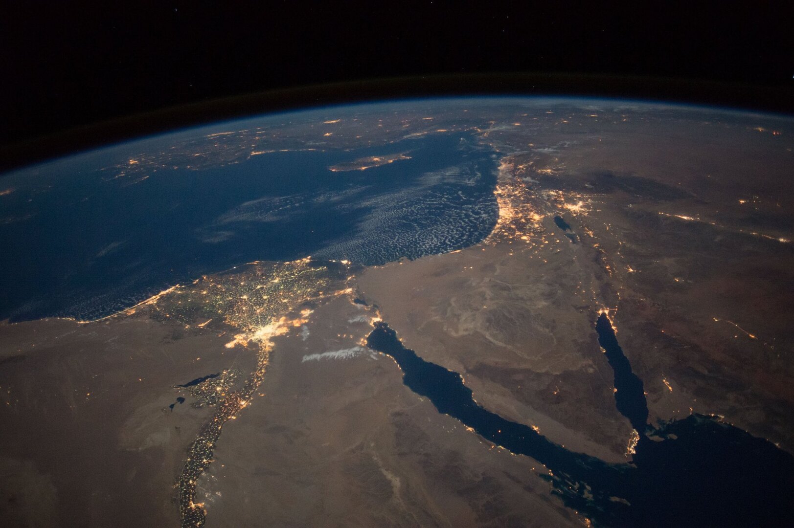 "ممنوع مرور الوفد الإسرائيلي فوق سيناء".. صورة متداولة تثير جدلا واسعا
