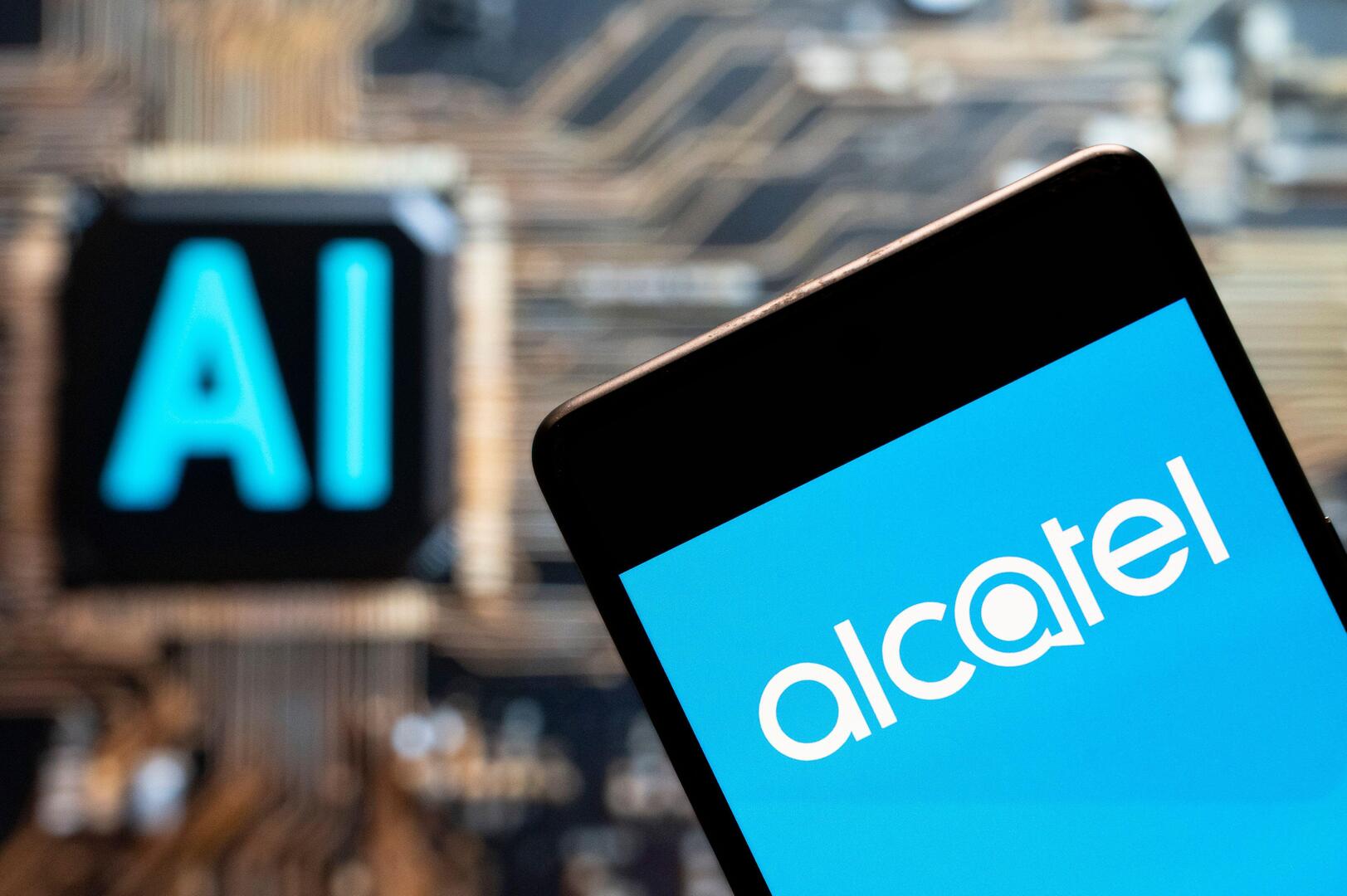 Alcatel تعود بقوة لعالم الهواتف