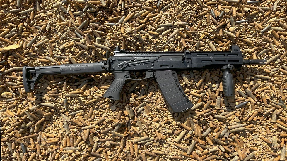 وزارة الدفاع الروسية تتسلم دفعة كبيرة من النماذج المحدثة لبنادق AK-12K