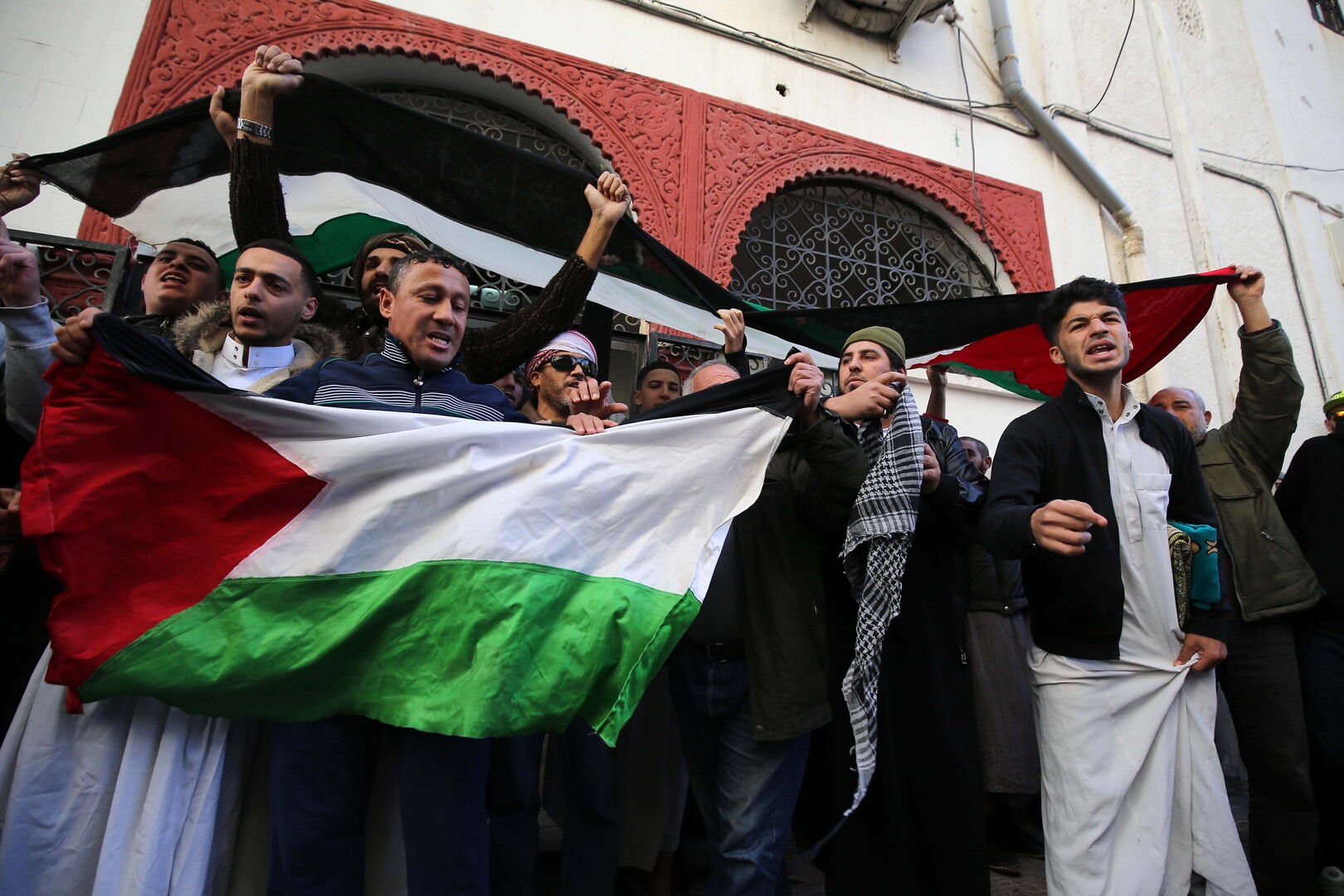 الجزائر.. استقبال رسمي لـ11 مشاركا في "أسطول الصمود" بعد إجلائهم من الأردن (صور)