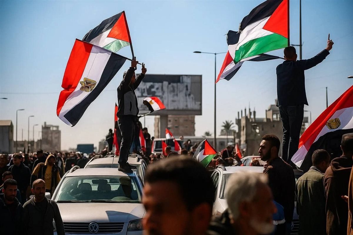 رفع علم مصر وصور السيسي في غزة (فيديو)
