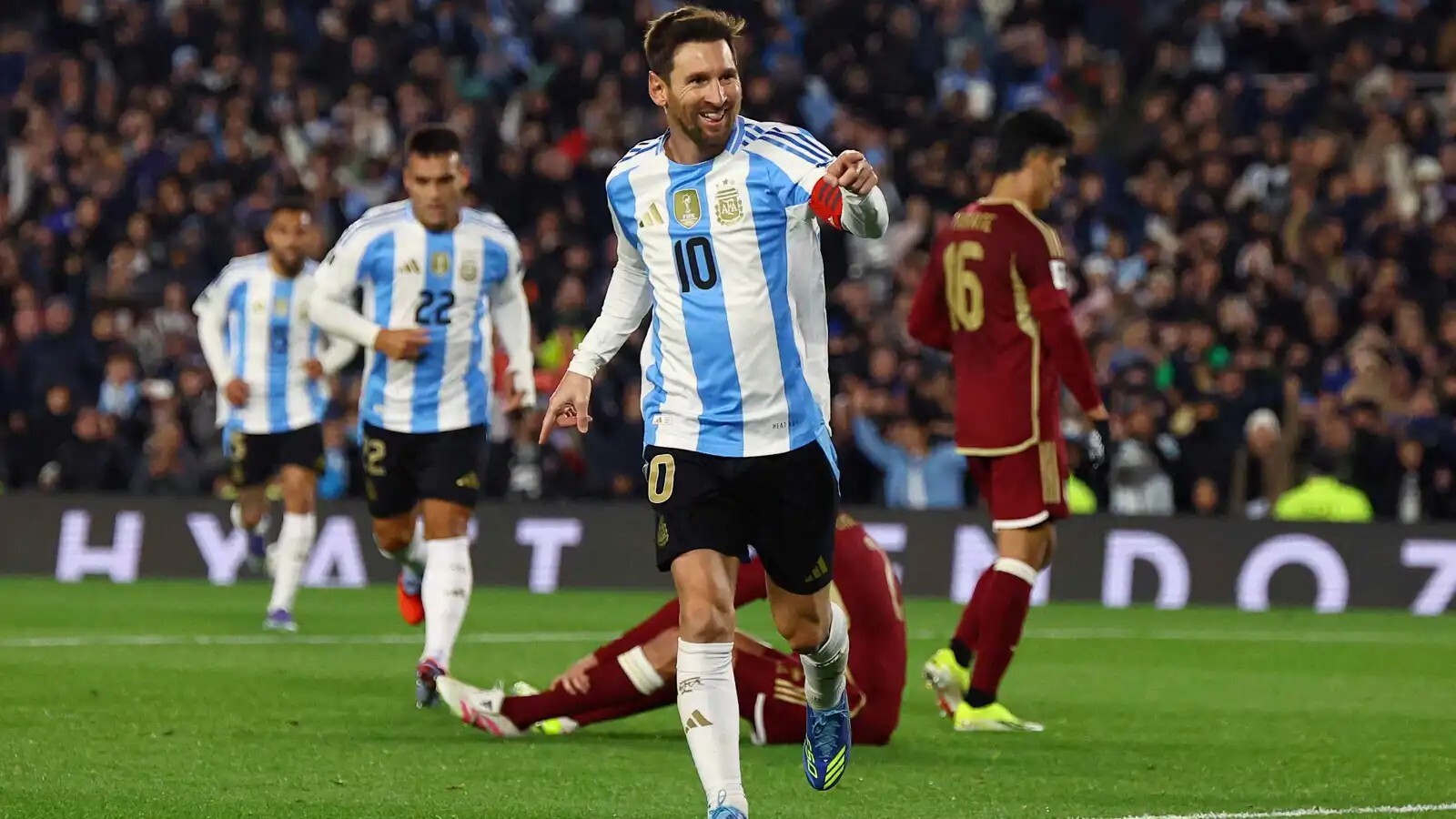 قبل المباراة أمام فنزويلا.. لماذا غادر ميسي بشكل مفاجئ معسكر منتخب الأرجنتين؟