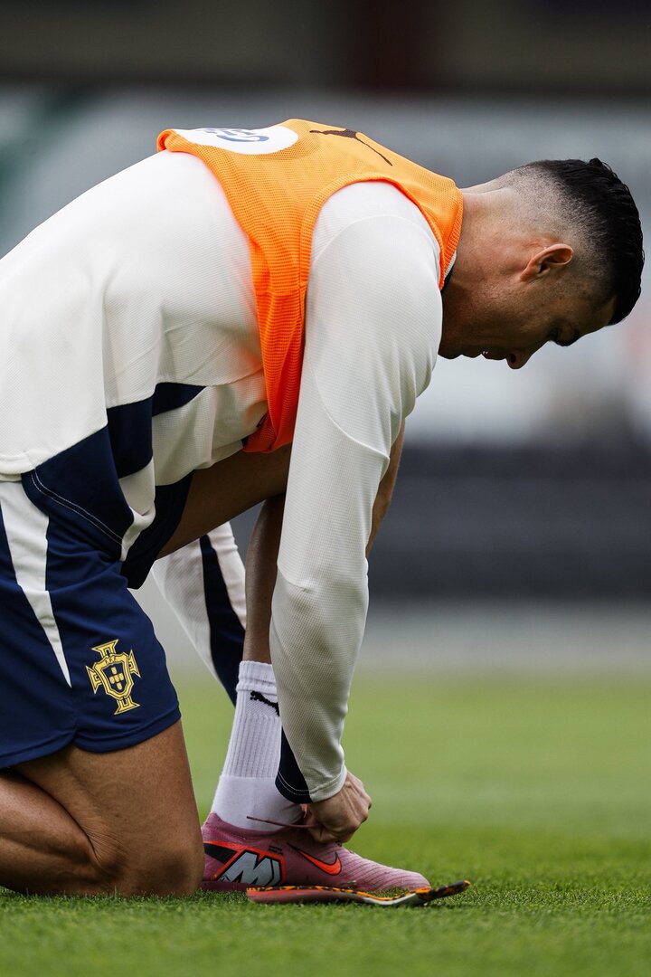بالفيديو.. كريستيانو رونالدو يهدر ركلة جزاء لمنتخب البرتغال أمام إيرلندا