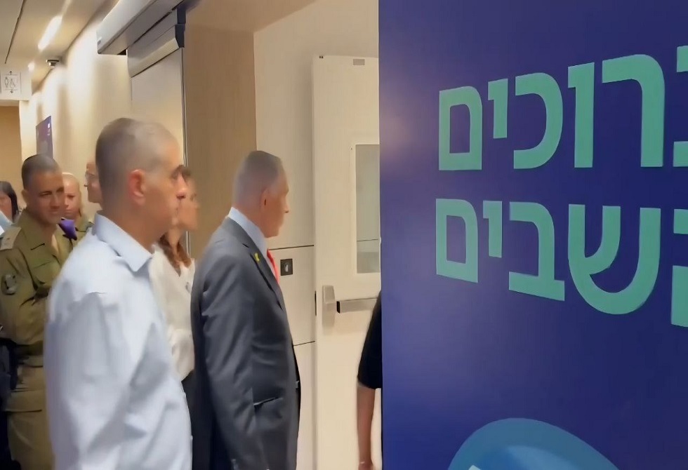 نتنياهو في مركز استقبال المحتجزين ونائب ترامب يرجح إطلاق الرهائن من غزة في أي لحظة