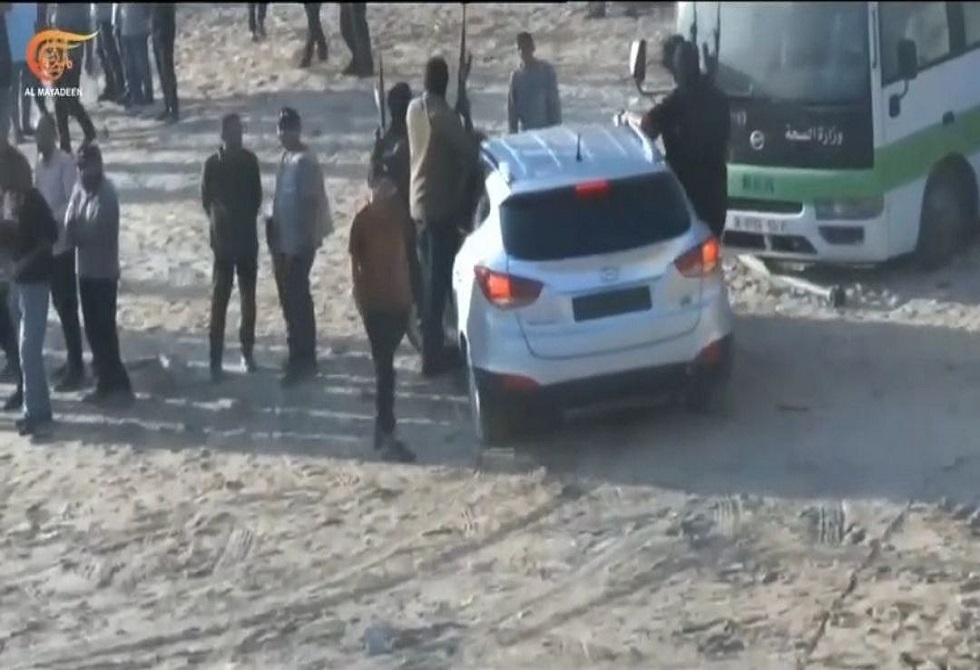 مركبات "القسام" تصل إلى النقطة المحددة لها في قطاع غزة للإفراج عن الأسرى