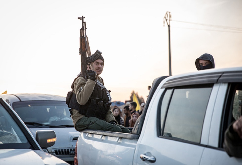 "قسد" تنفّذ مداهمات في شرق سوريا.. واعتقالات بينها طفل يبلغ 14 عاما (صورة)