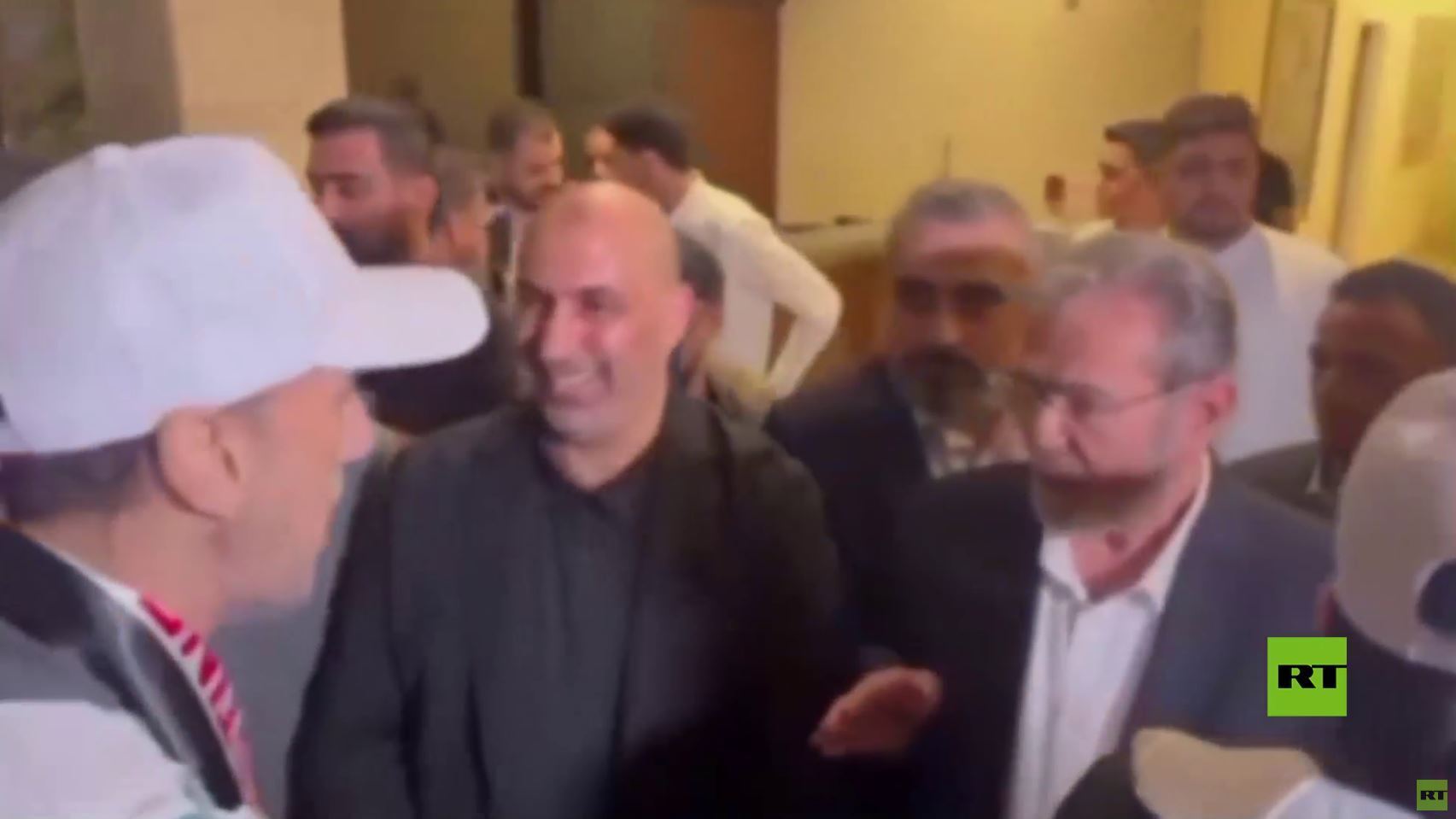 القاهرة.. قادة الفصائل الفلسطينية يستقبلون الأسرى المحررين