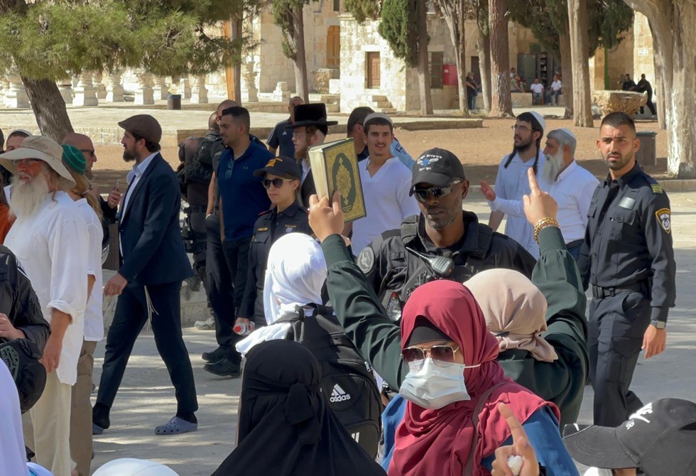 بن غفير يقتحم المسجد الأقصى تحت حماية الشرطة الإسرائيلية (فيديوهات)