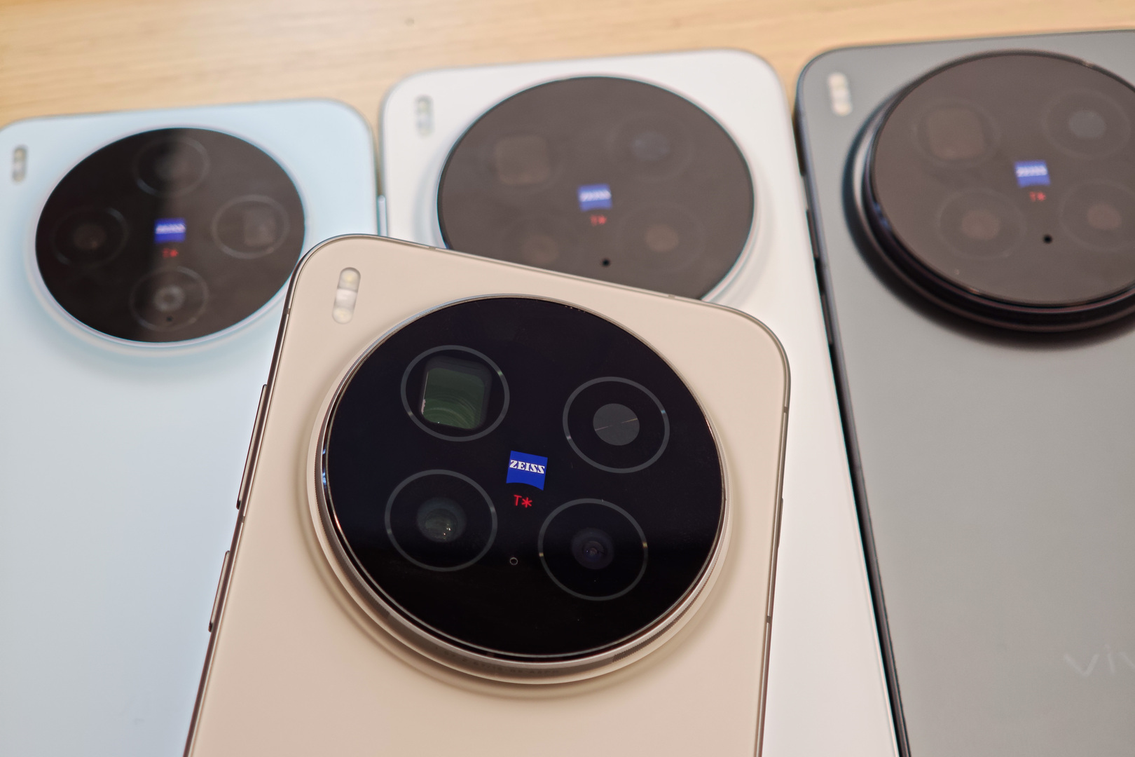 Vivo تطرح هاتفا مميزا لعشاق التصوير