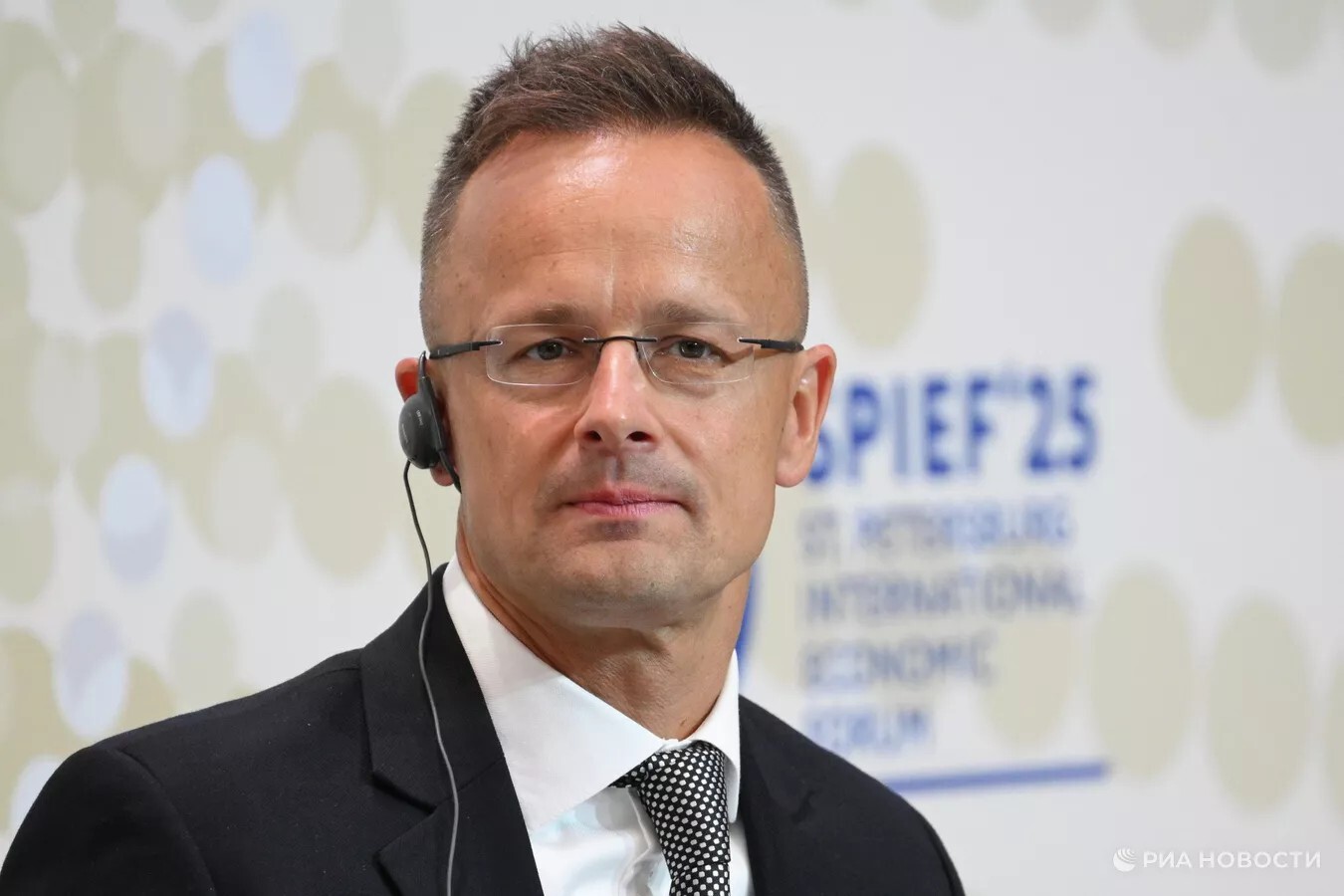 سيارتو: بوتين سيكون في أمان تام لو جرى التفاوض بشأن أوكرانيا في بودابست