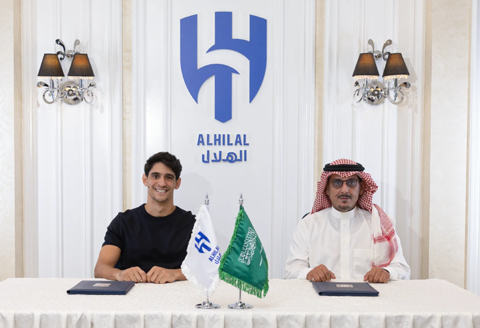 رسميا.. الهلال السعودي يجدد عقد حارسه ياسين بونو