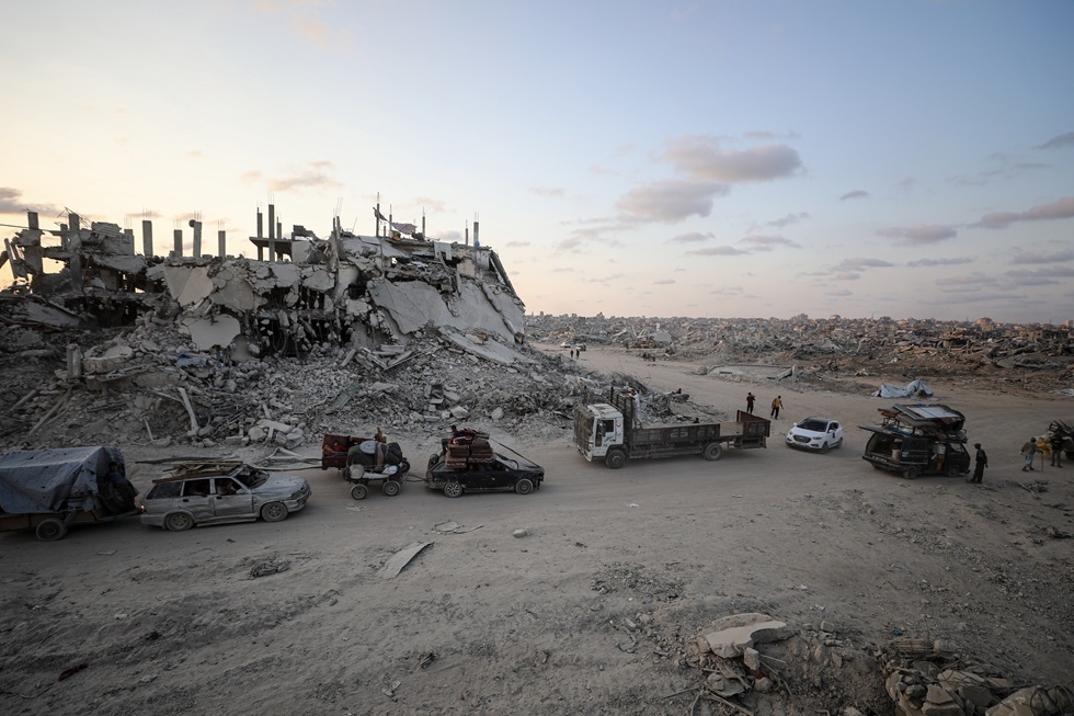 "كأن قنبلة نووية سقطت على القطاع".. فلسطينيون مصدومون يكتشفون هول الدمار الذي خلّفته الحرب على غزة