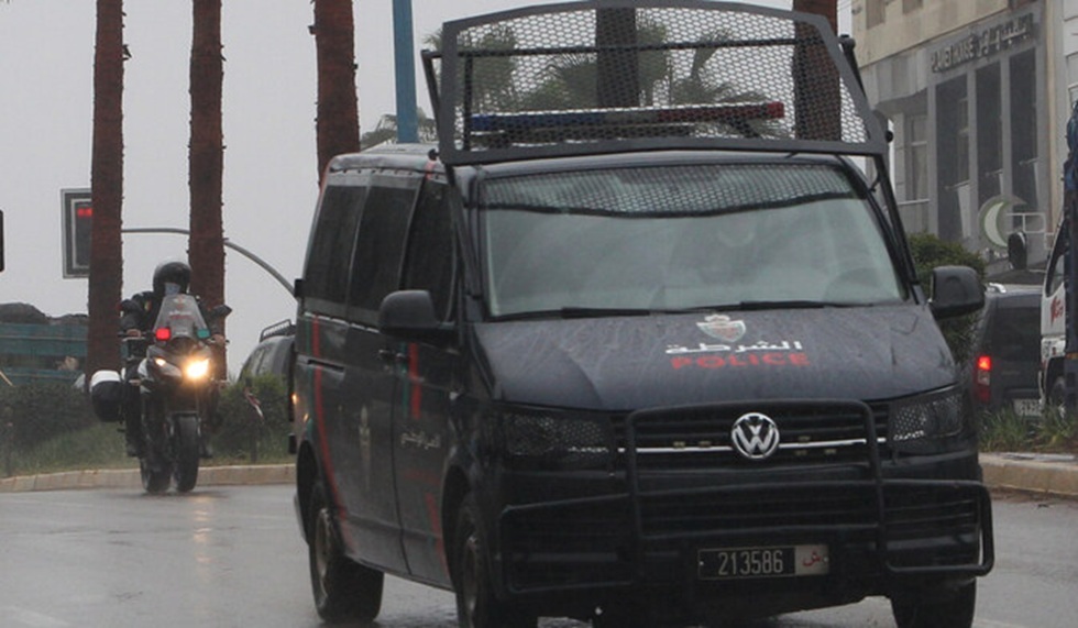 حادثة تهز الرأي العام.. شرطي مغربي يقتل سيدة بسلاحه الوظيفي ويحاول الانتحار برصاصة في الرأس