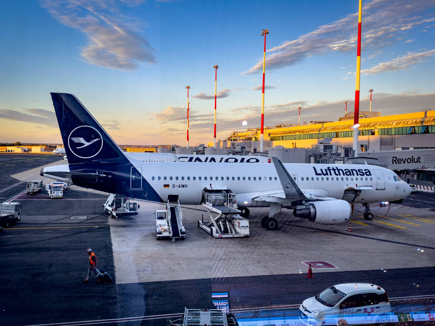 ضربة للاقتصاد الألماني.. مجموعة "لوفتهانزا" تلغي 100 رحلة داخلية أسبوعيا في صيف 2026