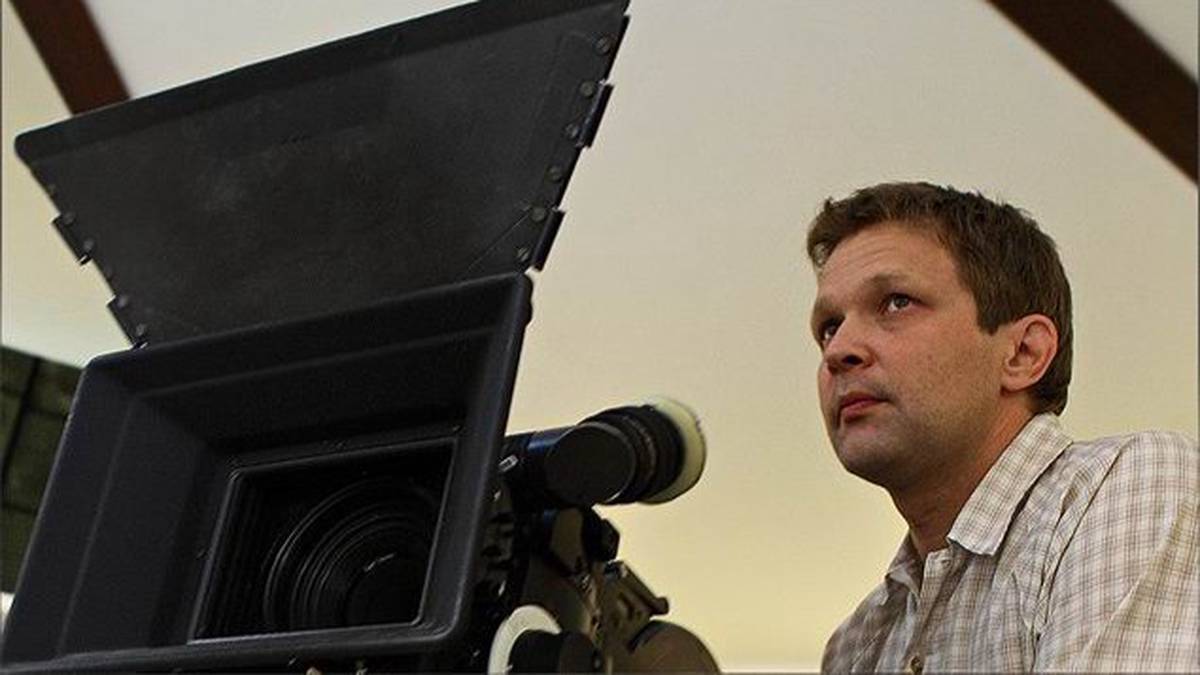 موسكو.. طعنة من أجنبي تنهي حياة مخرج ومصور سينمائي روسي شهير
