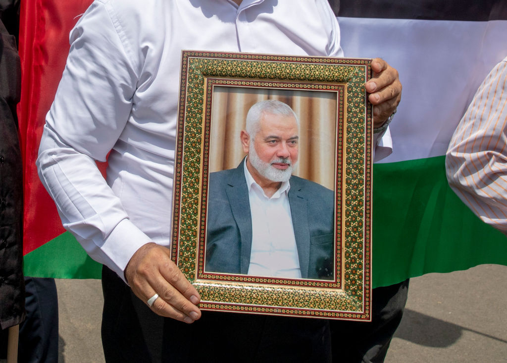 إسرائيل تسمح بمغادرة عشرات الفلسطينيين والأتراك من غزة بينهم أفراد من عائلة هنية