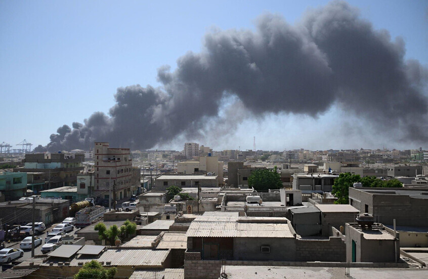 بعد خطاب التهديد.. غارات بطائرات مسيرة على مطار الخرطوم