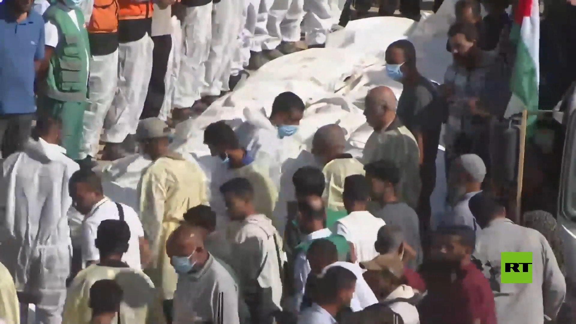 صلاة جنازة أمام مستشفى ناصر في غزة بعد عودة عشرات الجثامين من إسرائيل