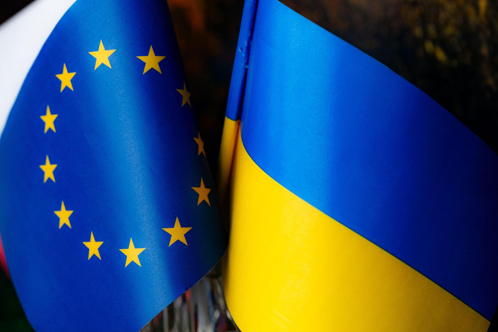 "بوليتيكو": الدول الأوروبية وأوكرانيا تبحث صيغا مختلفة لوقف إطلاق النار لعرضها على موسكو