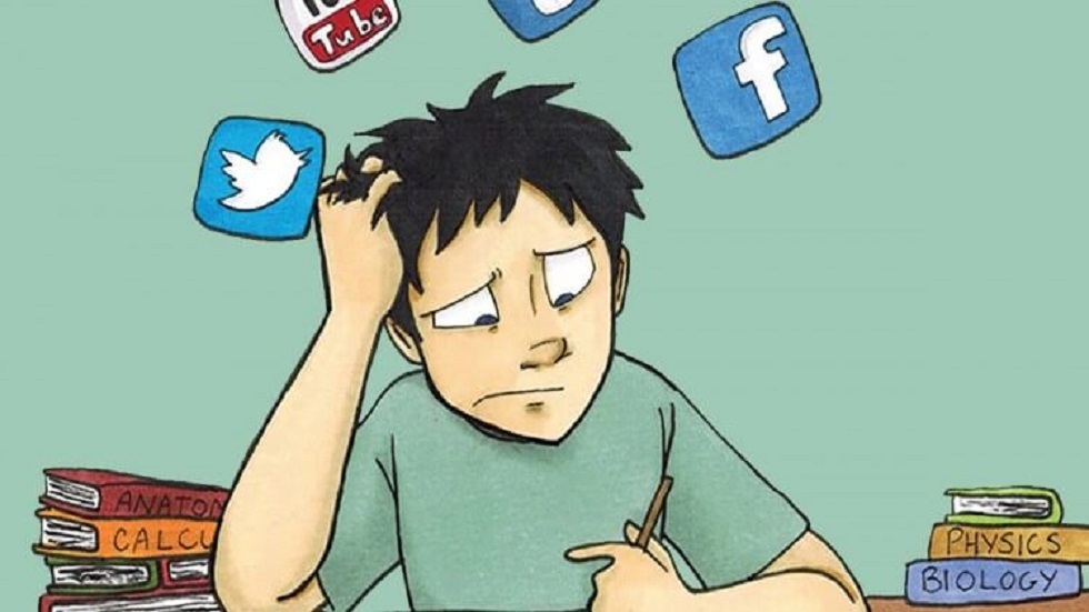 السوشيال ميديا تغيّر قواعد الكتابة.. هل تنجو اللغة الروسية من الفوضى اللغوية؟