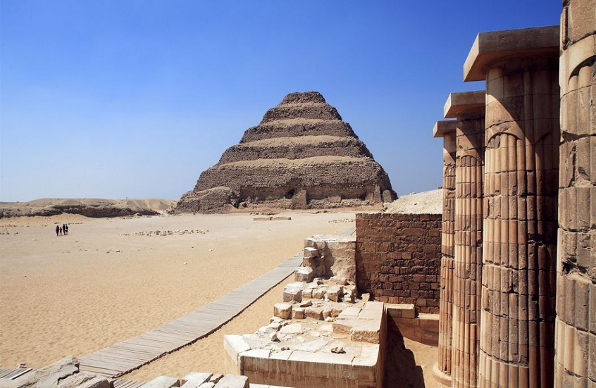 تكسير حجر أثري ضخم في مصر.. ما حقيقة الواقعة الكارثة؟
