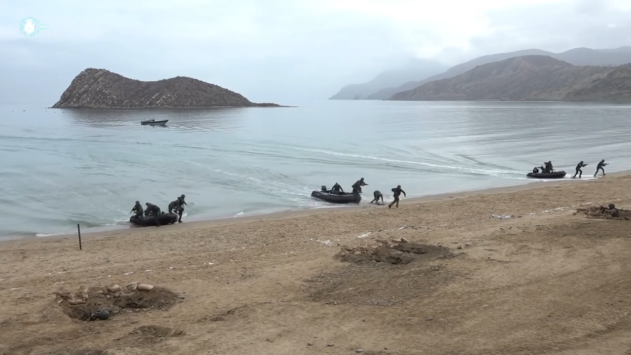 القوات المسلحة الملكية المغربية تنفذ تمرينا برمائيا مشتركا مع المارينز الأمريكي (فيديو)