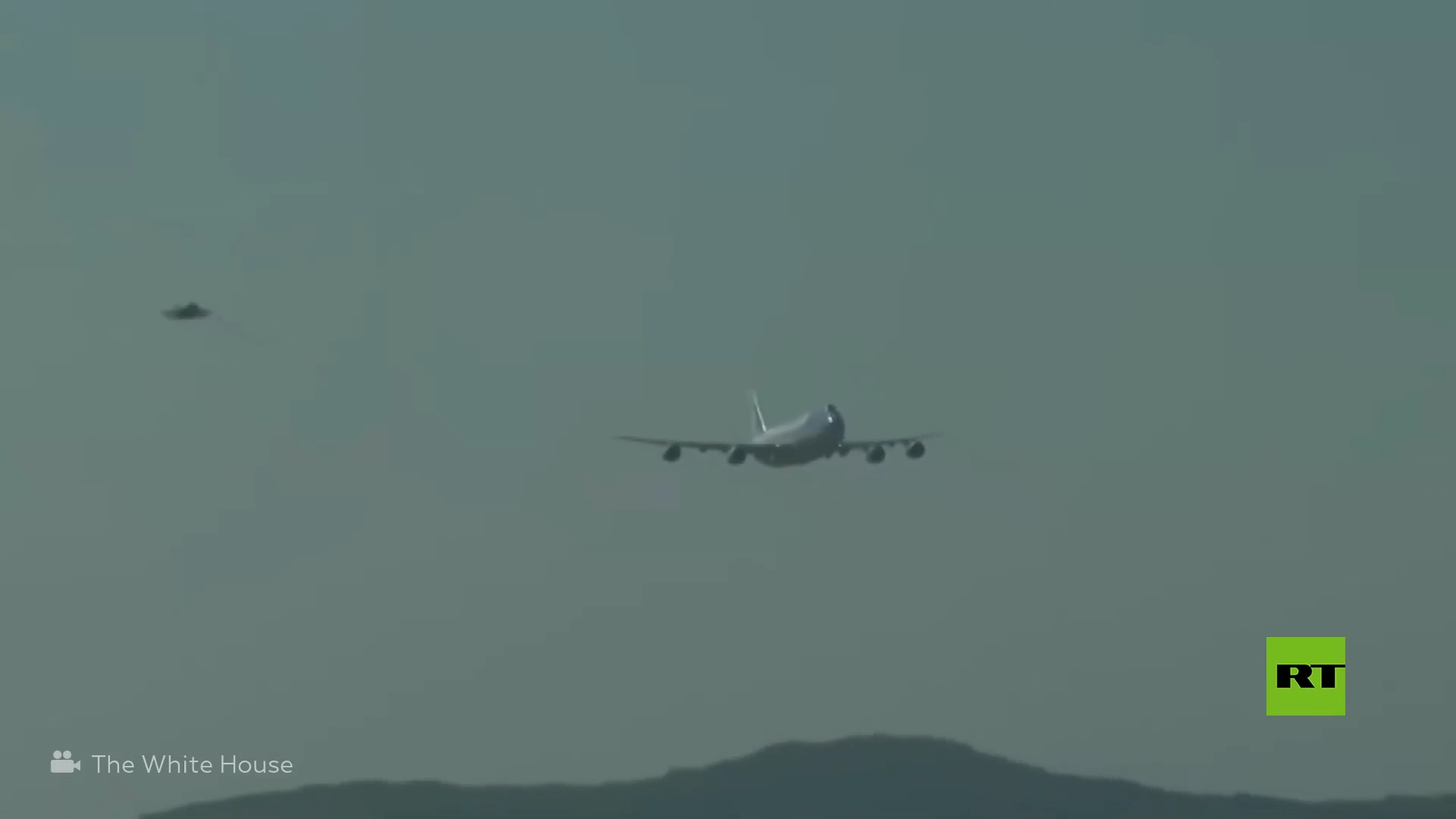 مقاتلات ماليزية ترافق طائرة ترامب أثناء وصوله إلى قمة "آسيان" في كوالالمبور