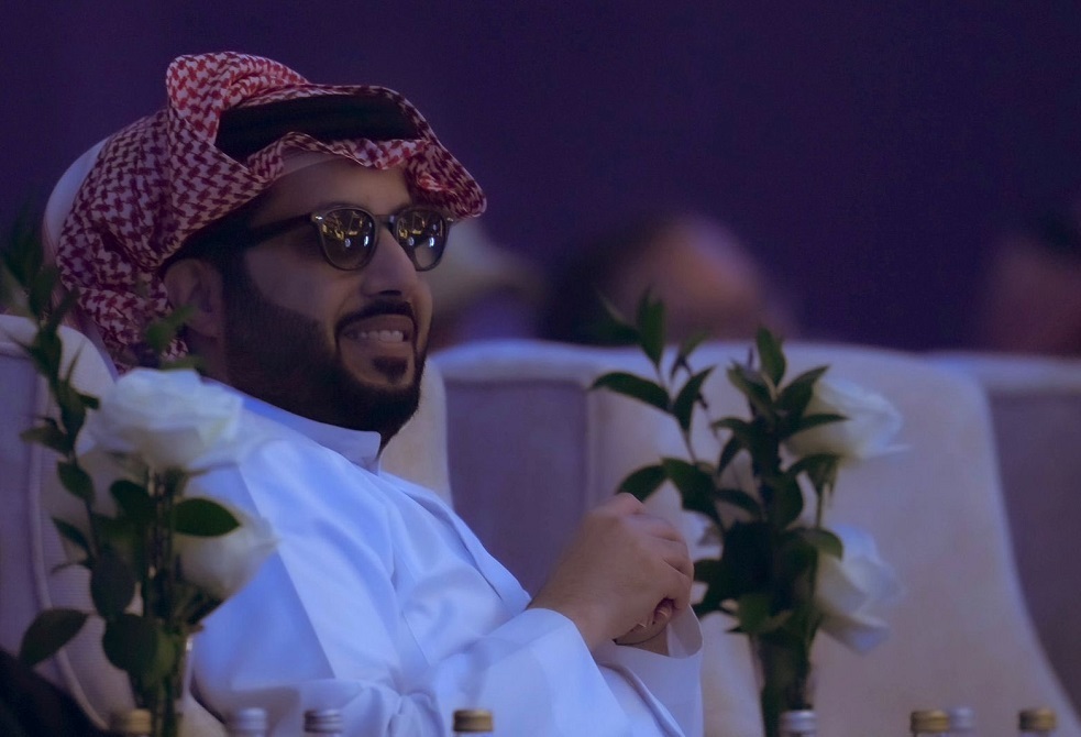 "ودنا يحلق شعره".. تعليق "طريف" من تركي آل الشيخ على فوز مانشستر يونايتد
