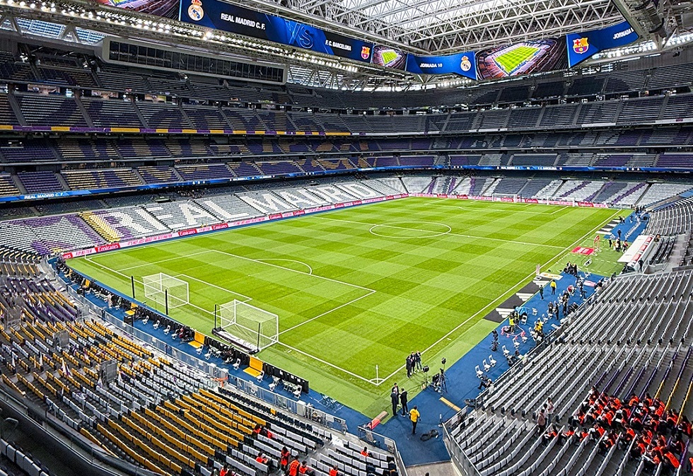 ريال مدريد وبرشلونة وجها لوجه وسط أجواء متوترة.. التشكيلة والقنوات الناقلة