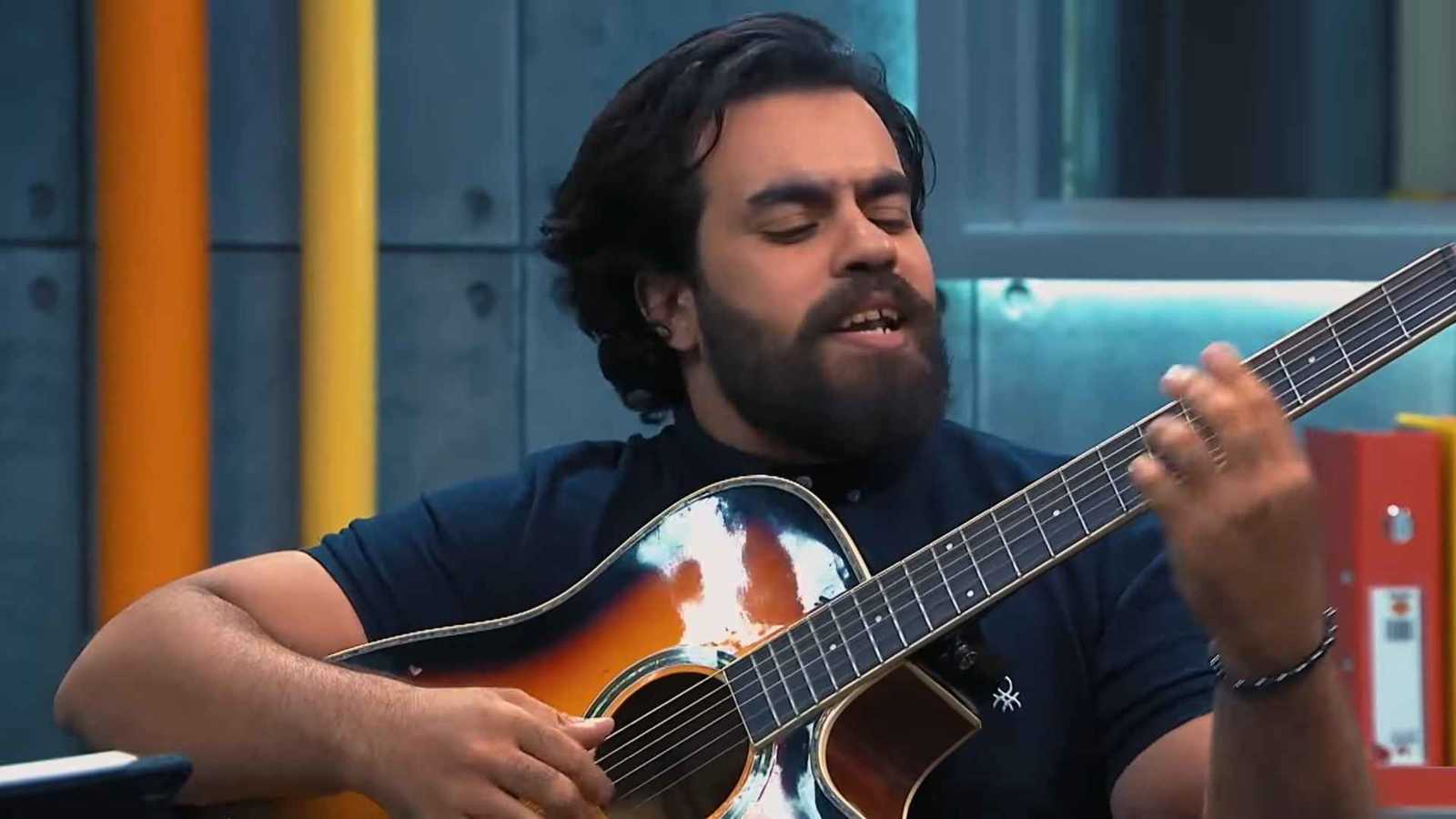 مصر.. تفاصيل حادث مروع لفنان "أنا بشحت بالجيتار"