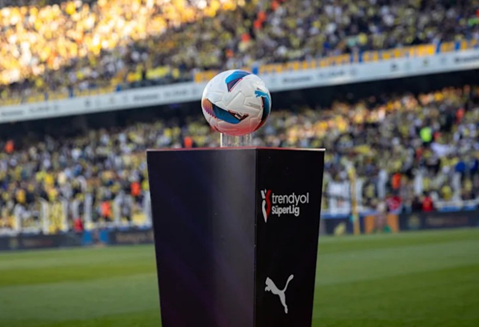 فضيحة تحكيمية تهز كرة القدم التركية