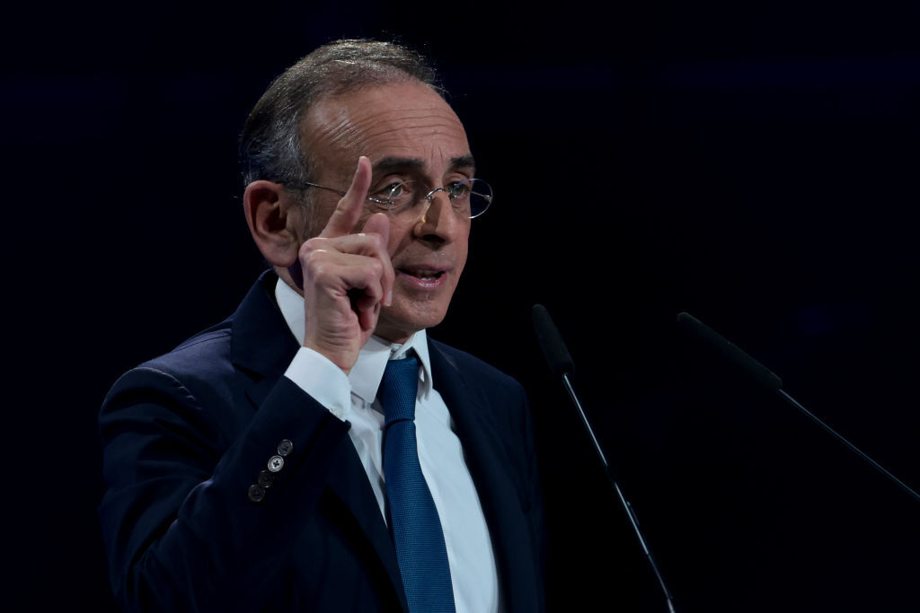 إريك زمور: الجزائر تشن حربا ضد فرنسا عبر الهجرة.. لا نتحاور معهم بل نحاربهم!