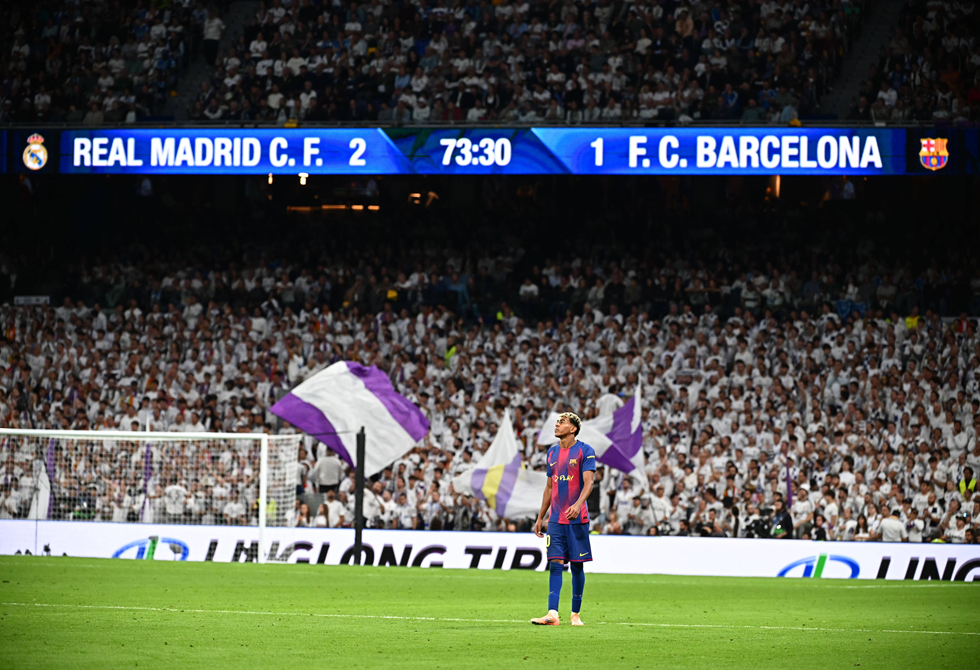 مدرب برشلونة يكشف سبب تراجع أداء لامين جمال في لقاء ريال مدريد