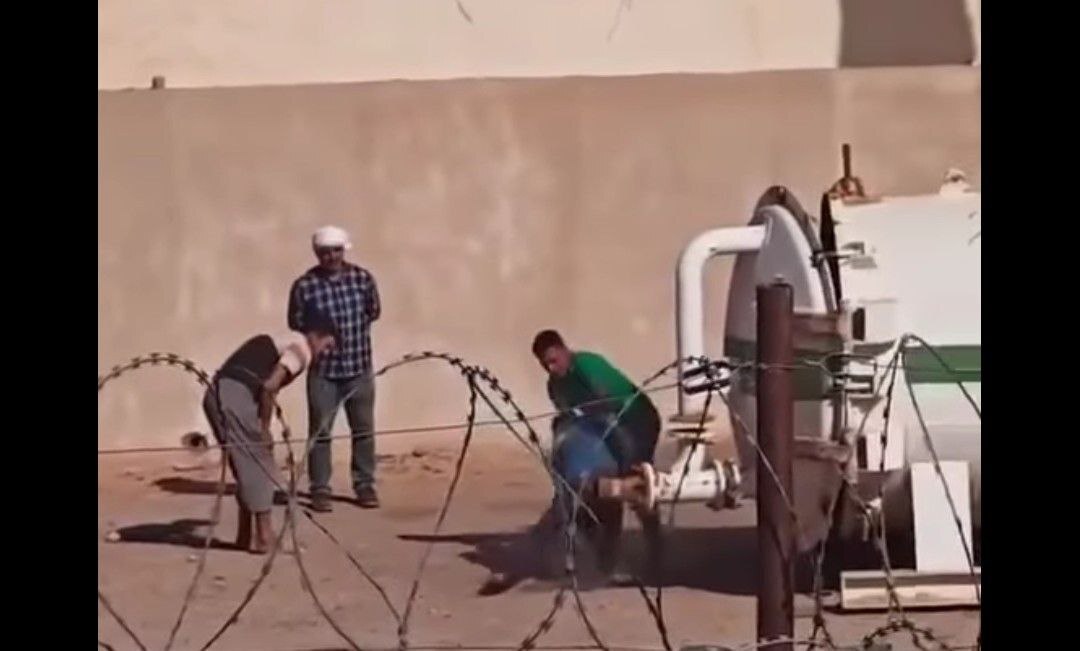 الجزائر.. القبض على شخص مارس التعذيب وأثار استنكارا كبيرا في حاسي مسعود (فيديو)