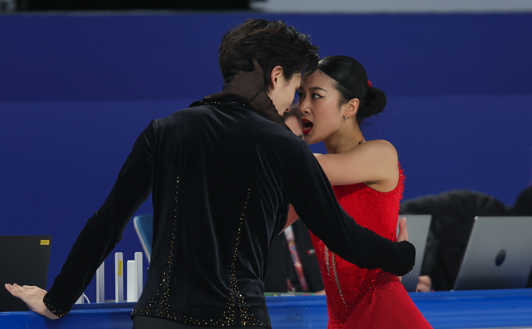 الاتحاد الدولي للتزلج يحقق مع ثنائي صيني بسبب "صاروخ عابر للقارات"