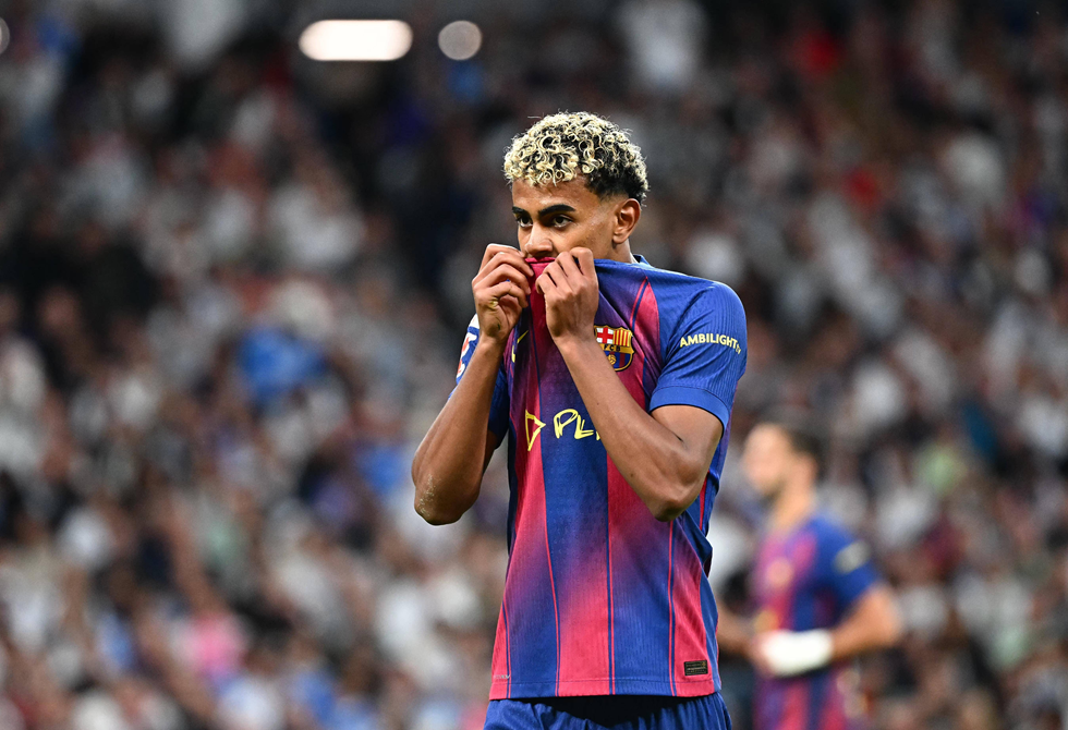 "يكاد لا يطيق التسديد ولا يركض بشكل عادي".. طبيب يكشف سر تراجع مستوى لامين جمال