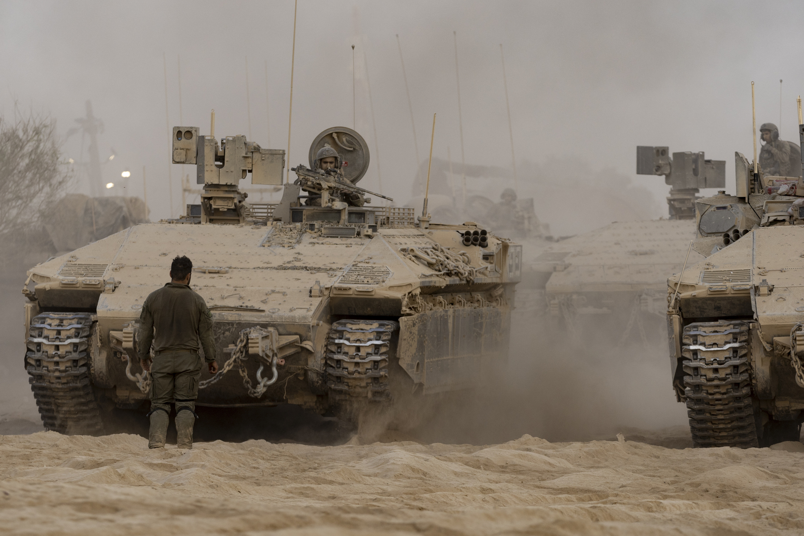 إسرائيل تقرر فرض "عقوبات على حماس" وتبدأ بشن هجمات: "سيكون هناك رد قوي"