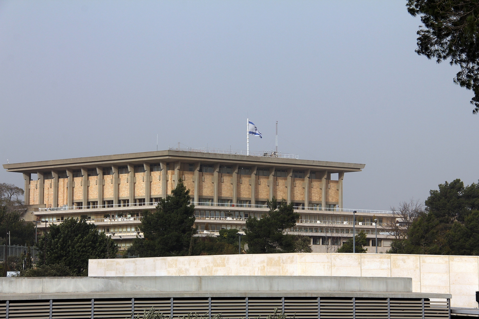 الرئيس الإسرائيلي يدرس تخفيف عقوبة إسرائيلي ارتكب مجزرة بالفلسطينيين وقد شنت حملة ضغط عليه