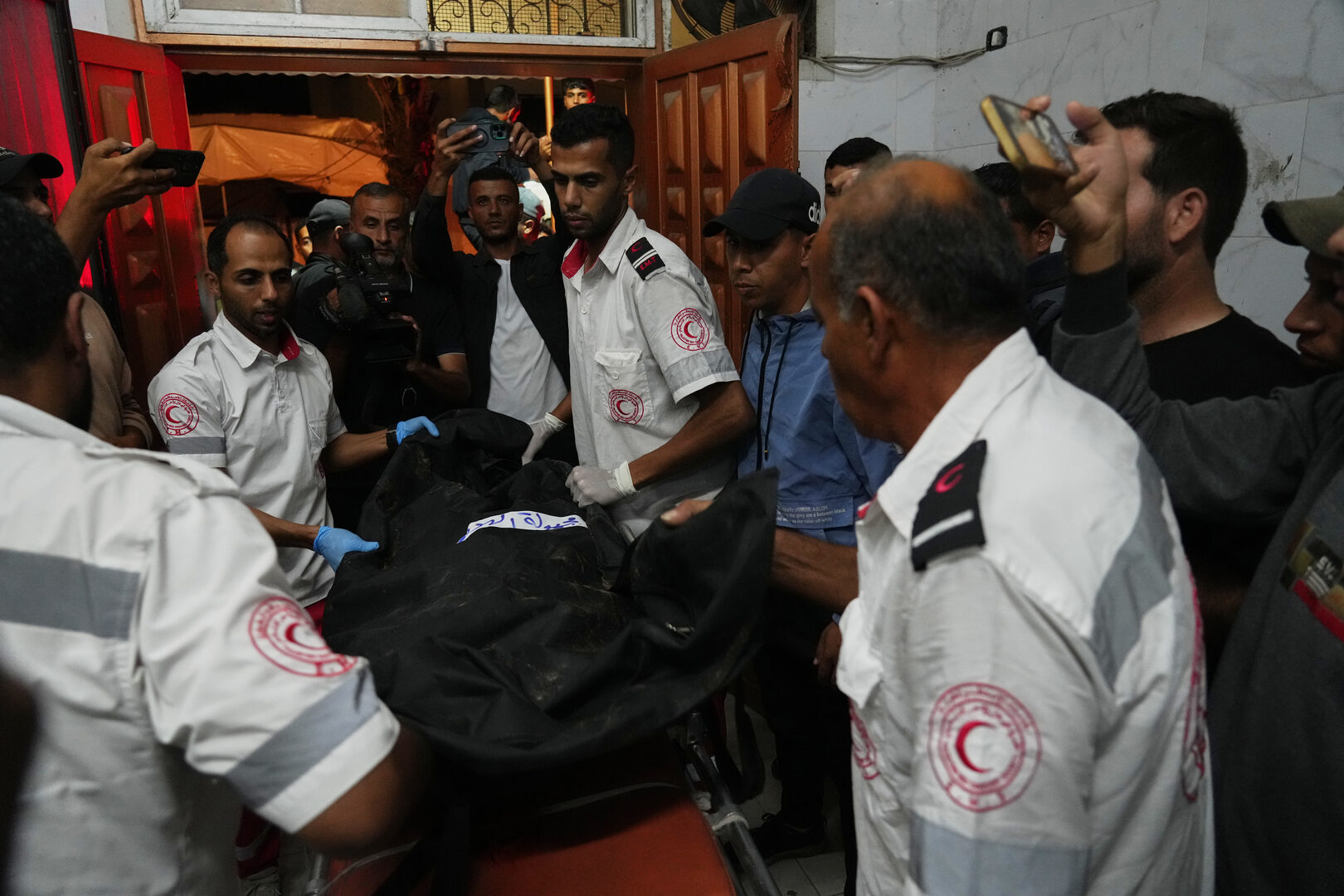 مصادر فلسطينية: 37 شهيدا في القصف الإسرائيلي المتواصل على قطاع غزة (فيديو)