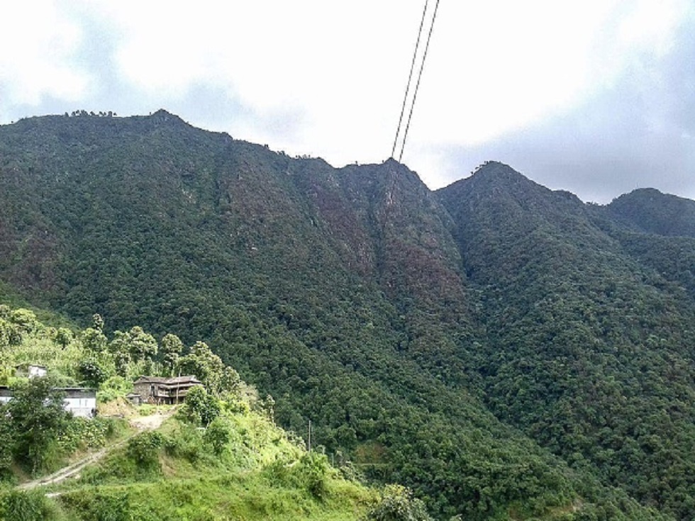 تحطم مروحية قرب المعسكر الأساسي لإيفريست في نيبال