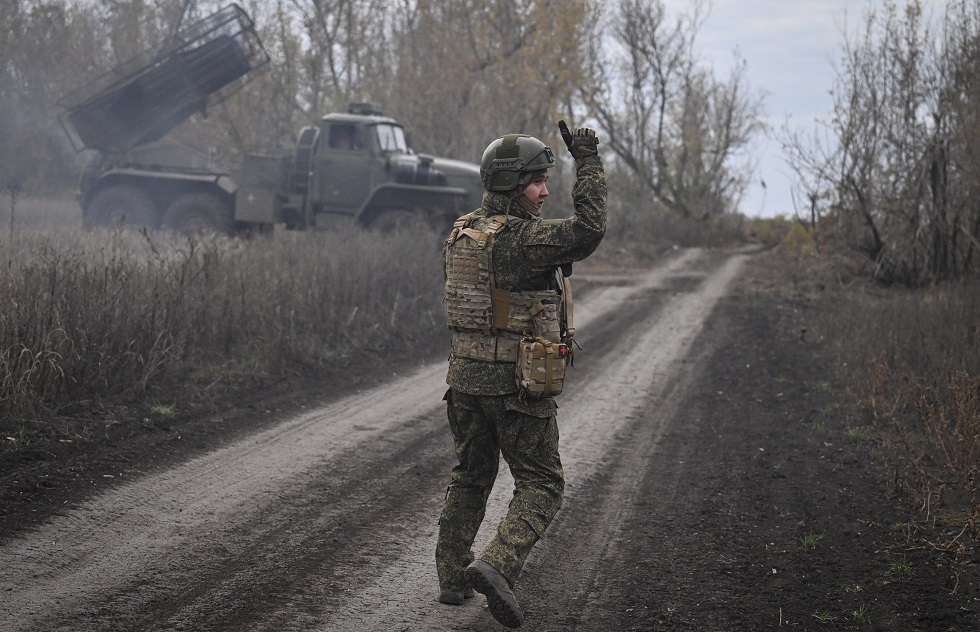الجيش الروسي يحاصر قوات أوكرانية قرب كوبيانسك ويدعو عناصرها للاستسلام والانسحاب الآمن