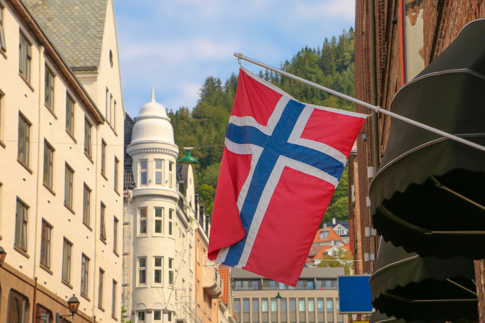 النرويج.. تثبيت عقوبة السجن 21 عاما بحق رجل أدين بقتل أخته والهجوم على مسجد قرب أوسلو عام 2019