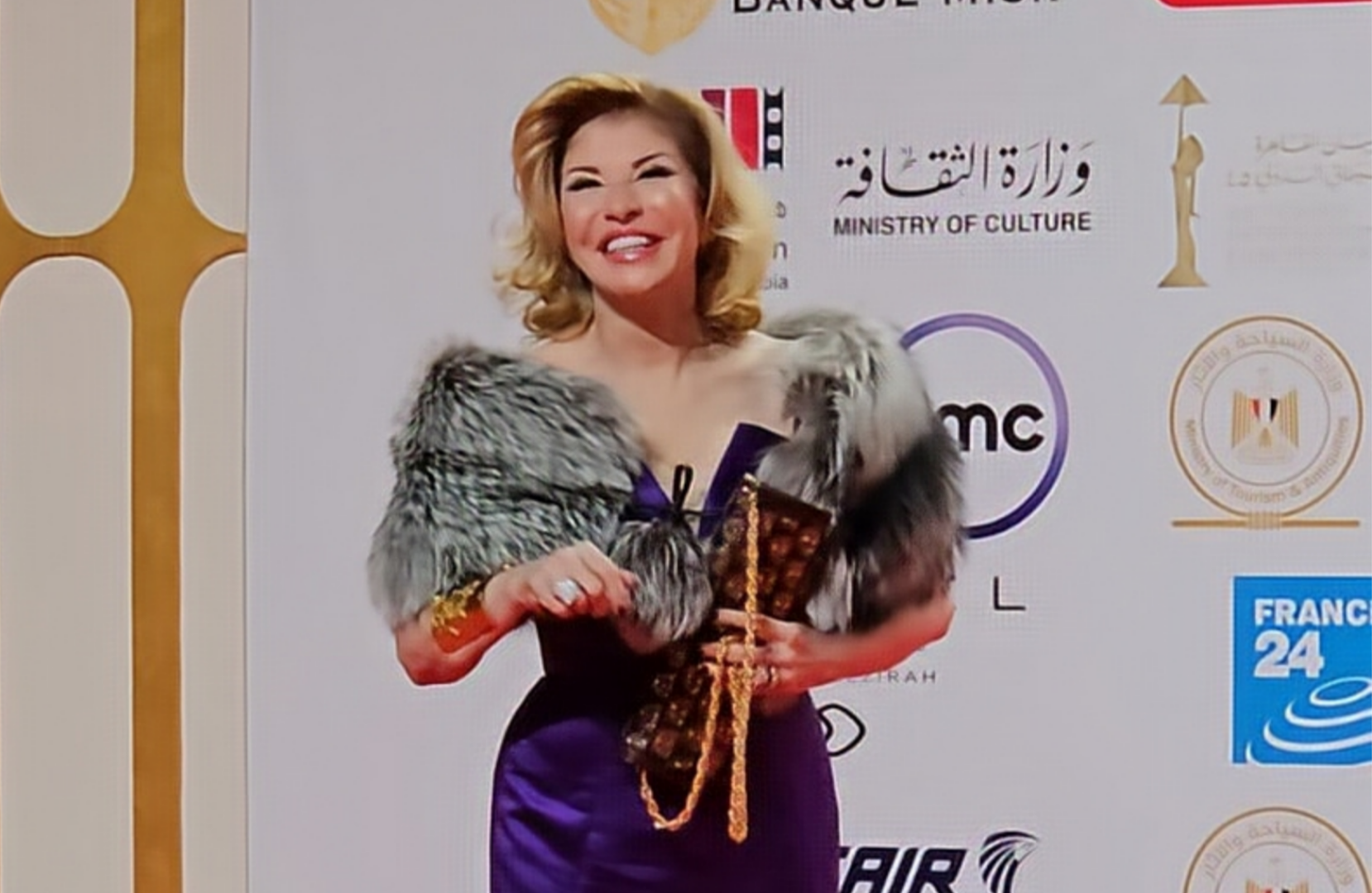 موقف غير متوقع.. جدل على السوشيال ميديا بسبب ما حصل بين هالة سرحان ومراسلة لبنانية على الهواء مباشرة