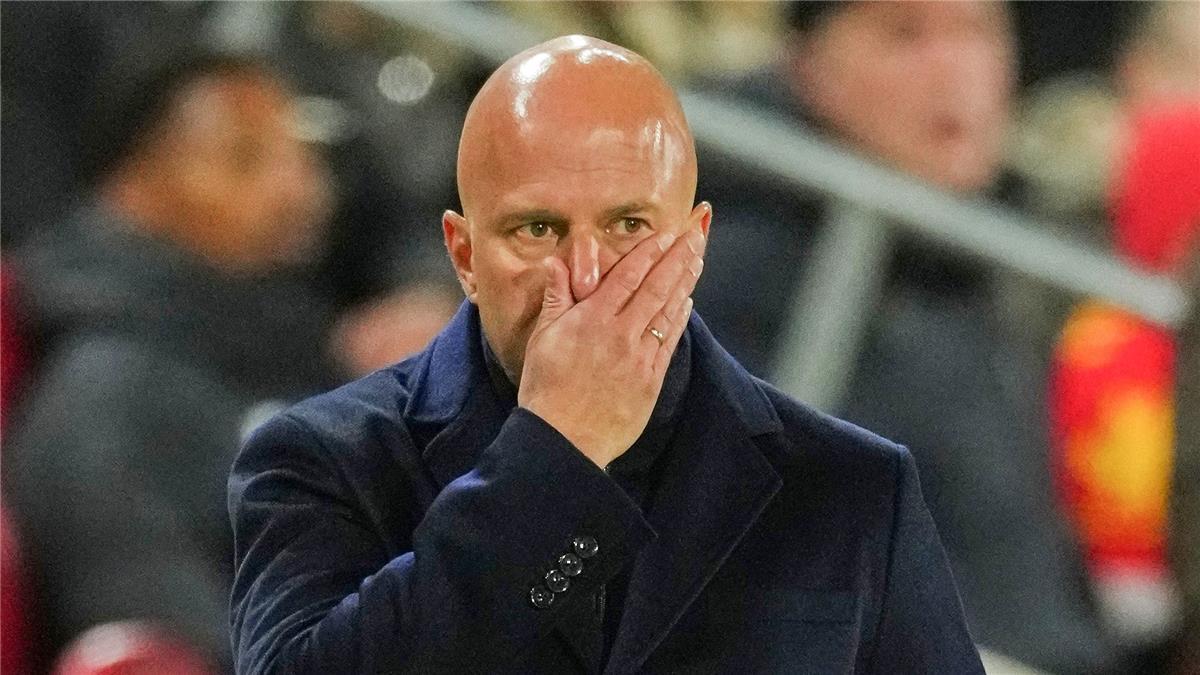 ليفربول يحسم موقفه النهائي من إقالة أرني سلوت بعد الهزائم المتتالية المذلة